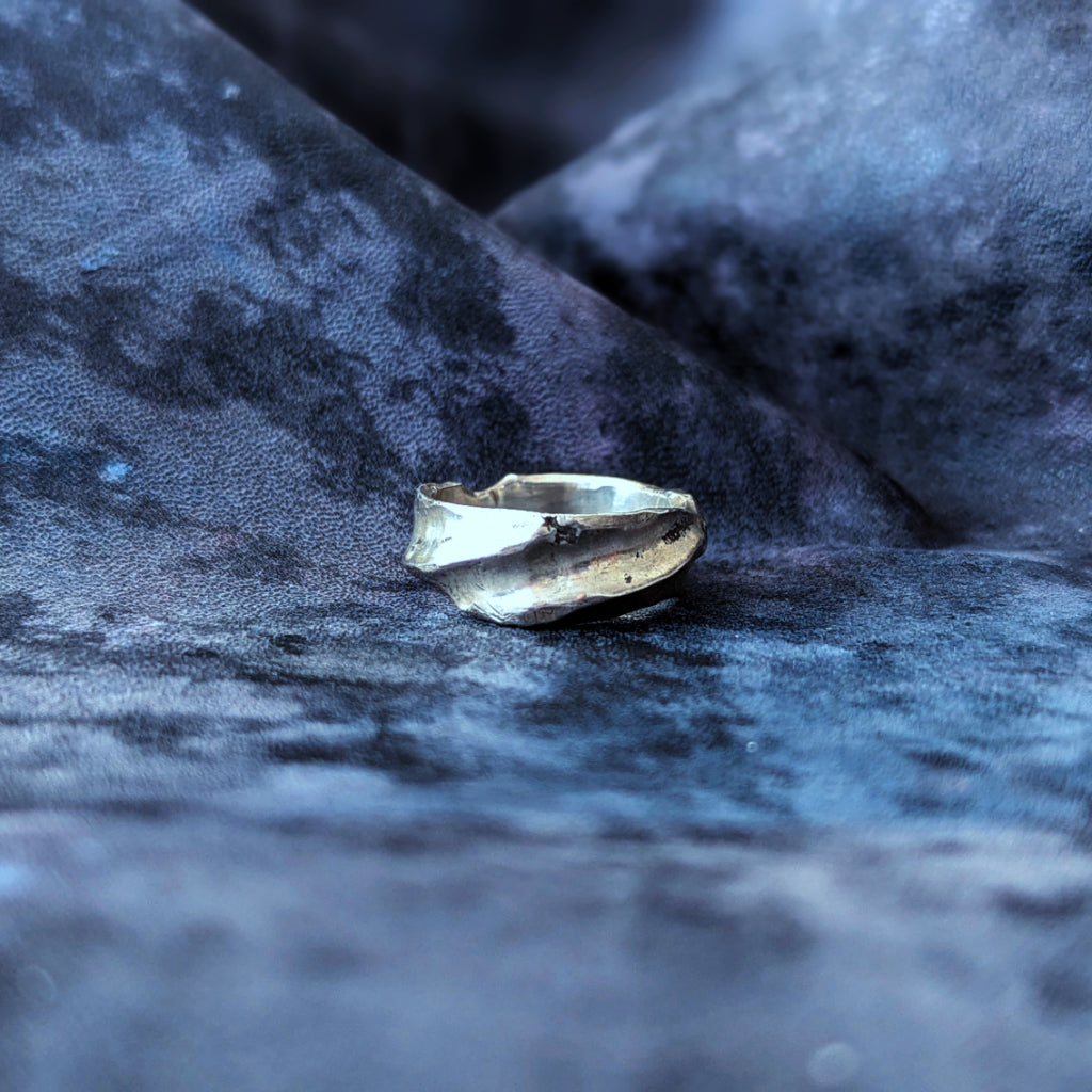 Bague argent massif 925. Fabrication artisanale. Pièce unique. Bijoux fabriqués en Corse par Fabien Martinet.