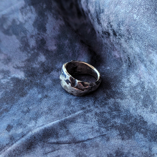 Bague argent massif 925. Fabrication artisanale. Pièce unique. Bijoux fabriqués en Corse par Fabien Martinet.