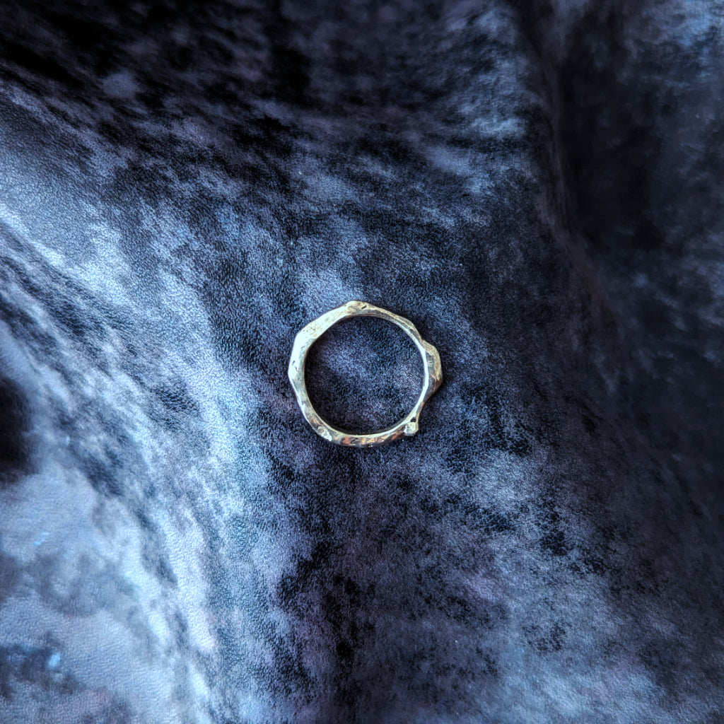 Bague argent massif 925. Fabrication artisanale. Pièce unique. Bijoux fabriqués en Corse par Fabien Martinet.