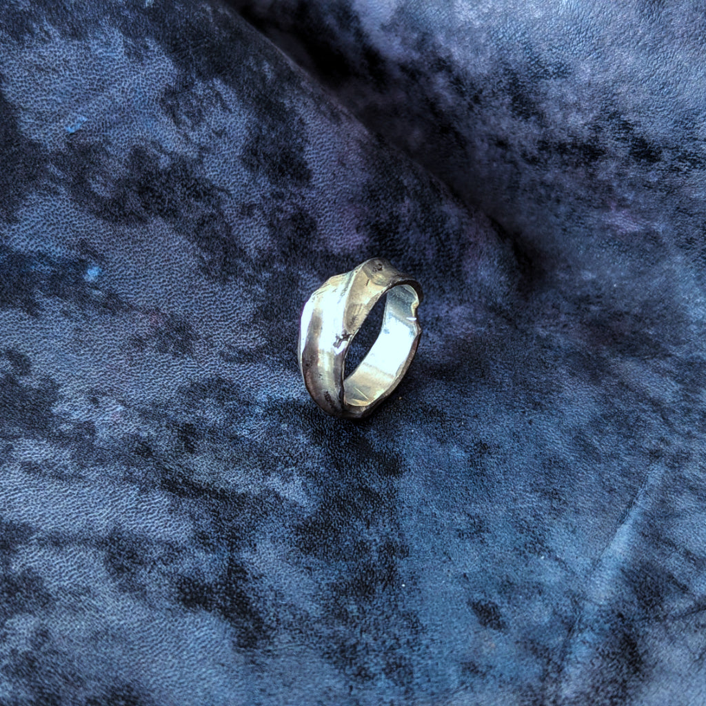 Bague argent massif 925. Fabrication artisanale. Pièce unique. Bijoux fabriqués en Corse par Fabien Martinet.