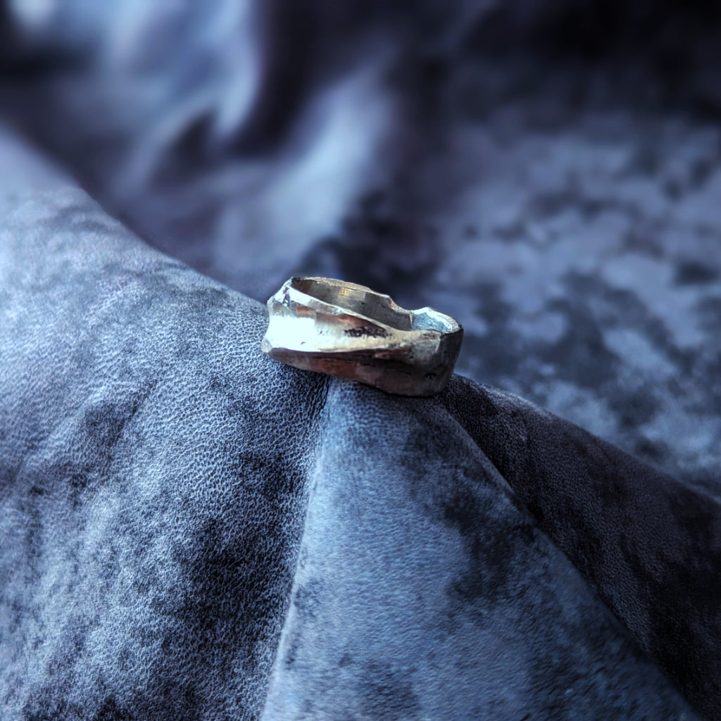 Bague argent massif 925. Fabrication artisanale. Pièce unique. Bijoux fabriqués en Corse par Fabien Martinet.