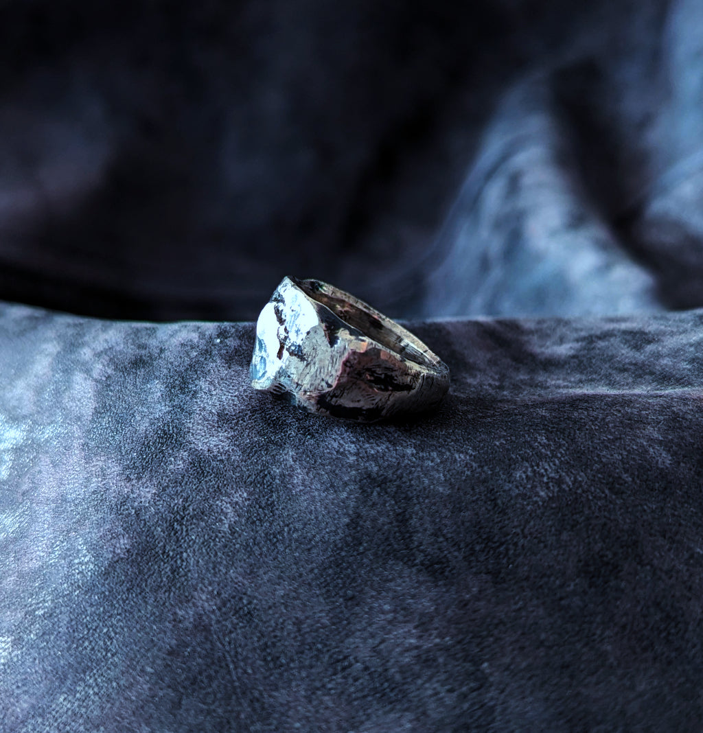 Bague argent massif 925. Fabrication artisanale. Pièce unique. Bijoux fabriqués en Corse par Fabien Martinet.