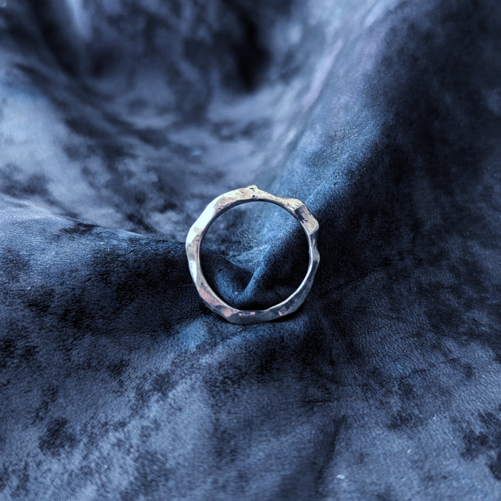 Bague argent massif 925. Fabrication artisanale. Pièce unique. Bijoux fabriqués en Corse par Fabien Martinet.