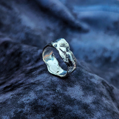 Bague argent massif 925. Fabrication artisanale. Pièce unique. Bijoux fabriqués en Corse par Fabien Martinet.