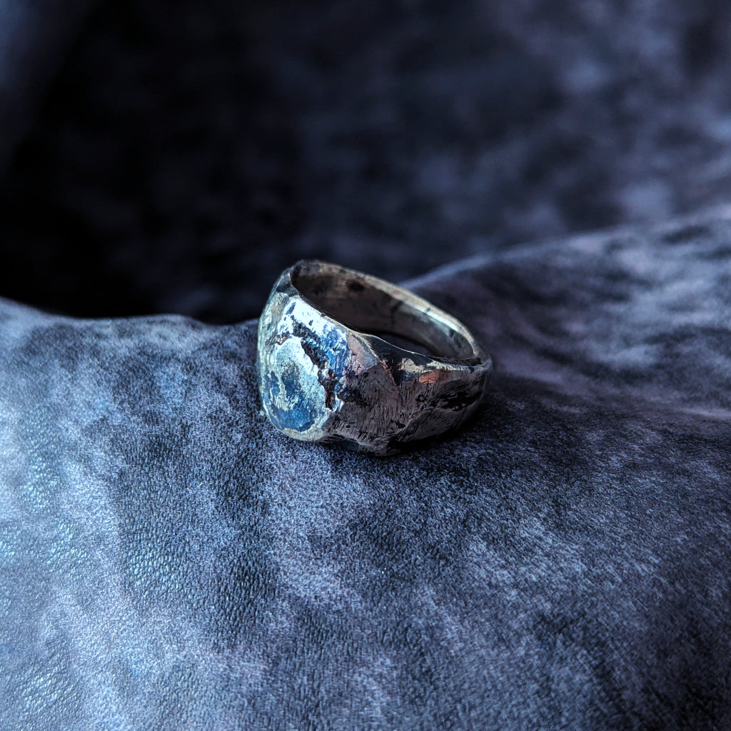 Bague argent massif 925. Fabrication artisanale. Pièce unique. Bijoux fabriqués en Corse par Fabien Martinet.