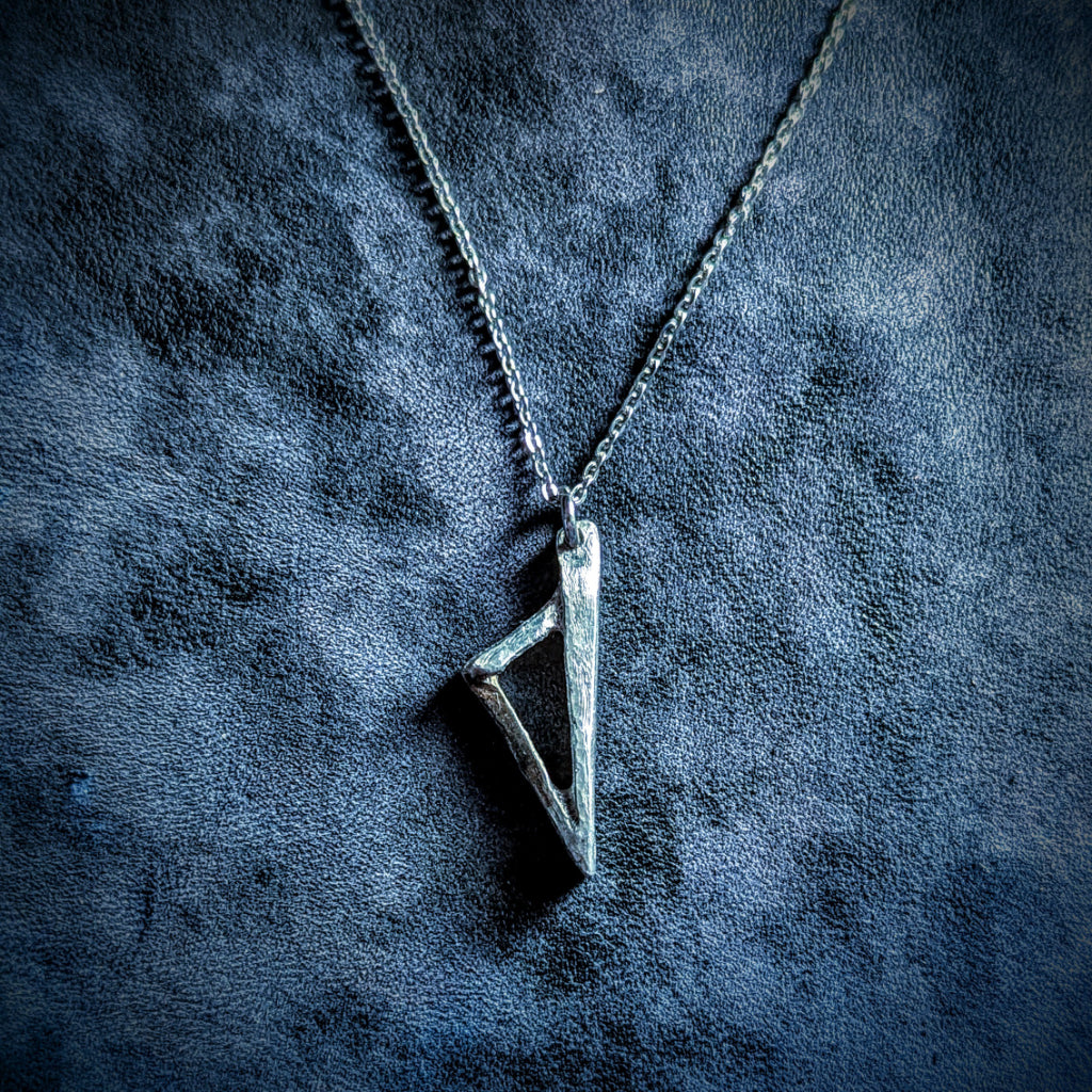 Pendentif "stylized corsica" étain (Sn_pdt_06)